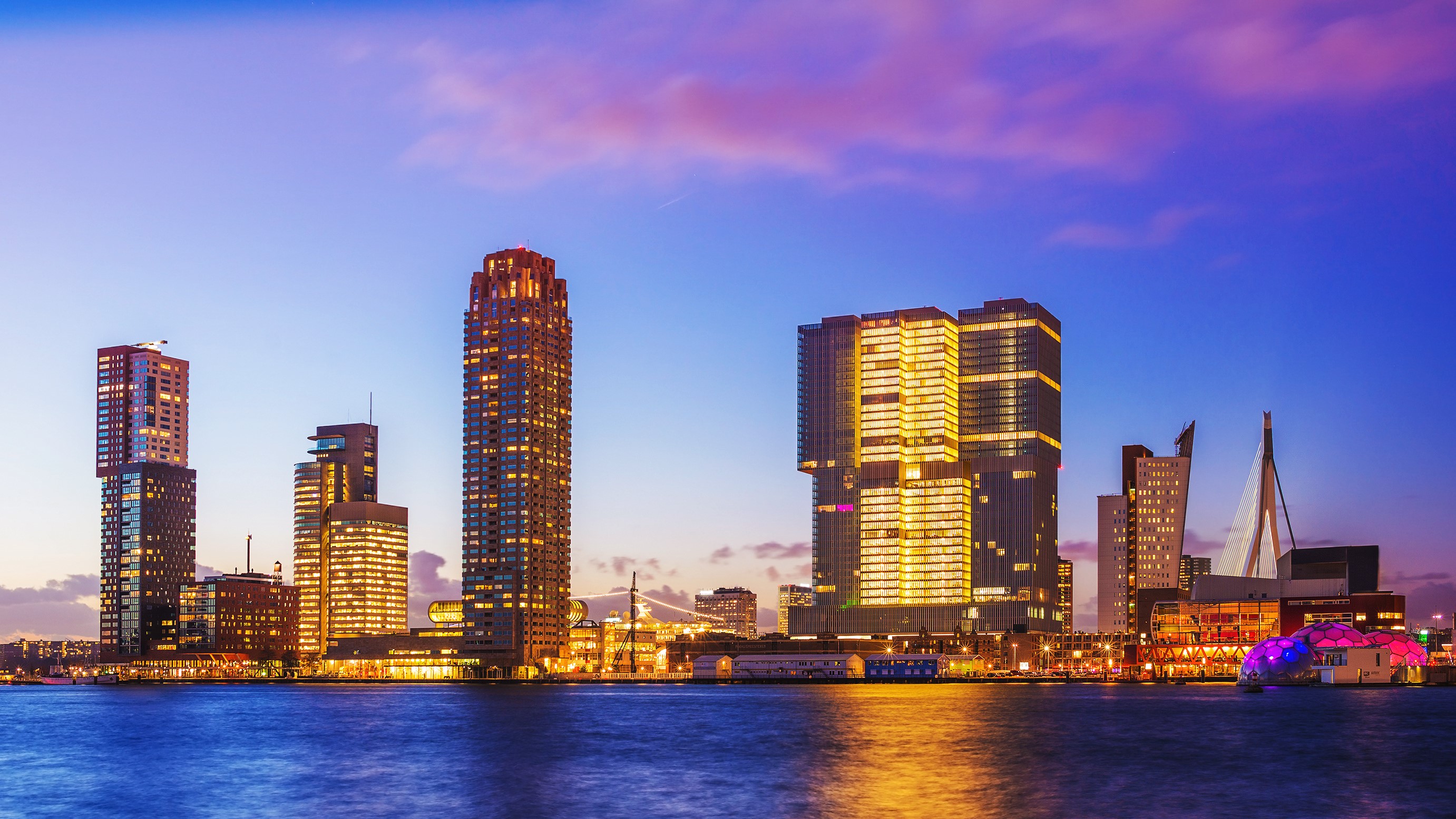 Corporate-13 breedbeeld